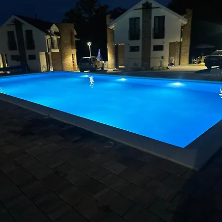 Vila-l&m- Royal Apartment Lipova
